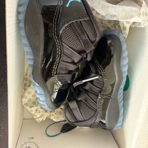 Air Jordan Retro 11 gamma size 4C